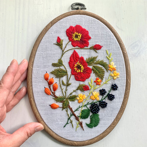 日本初の 受注製作 Rose 手刺繍タペストリー ロサ&ローズヒップ Garden 絵画