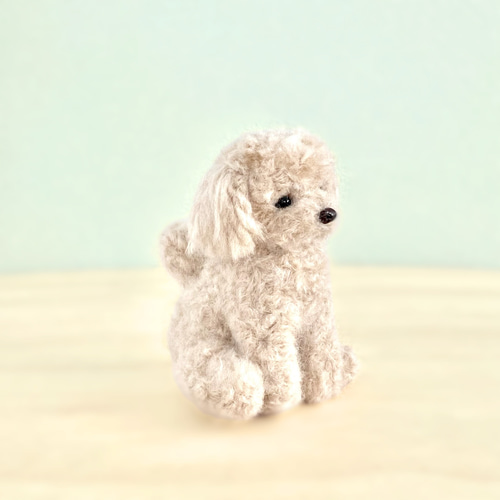 いつでもいっしょ♪ 羊毛フェルトの小さなアイボリートイプードル 犬の