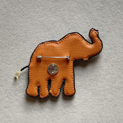 ビーズ刺繍のブローチ　-着飾った象- elephant 5枚目の画像