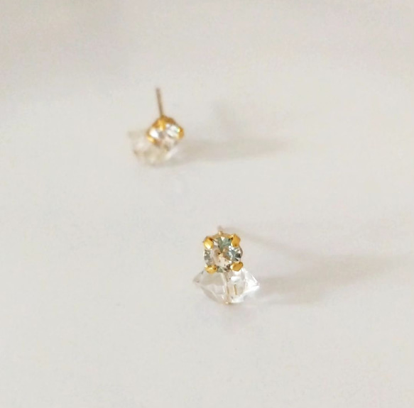 ハーキマーダイヤモンドとジルコニアのピアス 1枚目の画像