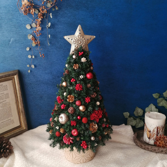 【5日以内発送】[42cmレッド]本物のヒムロスギとたっぷりの木の実で作る北欧風卓上クリスマスツリー 10枚目の画像