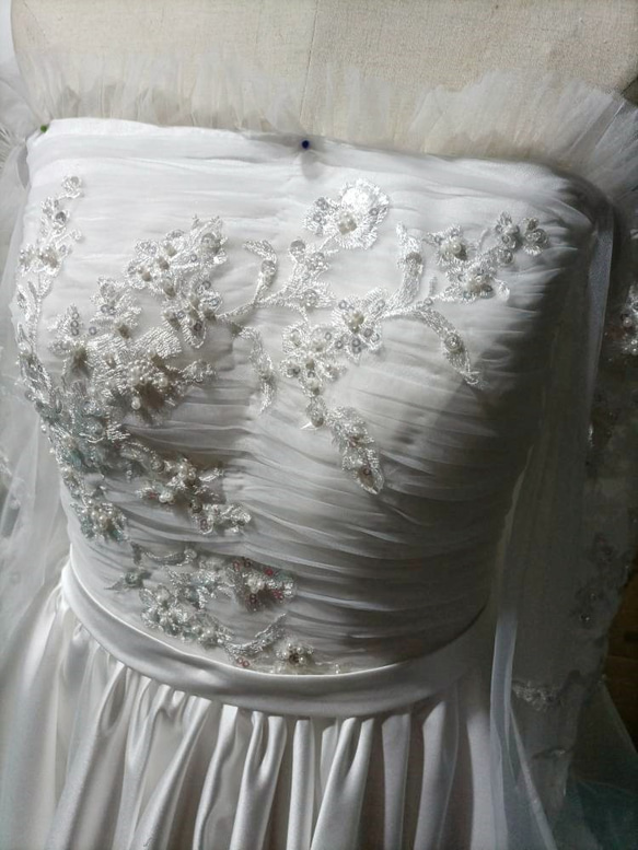 高品質！ホワイト フランス風 ウエディングドレス オフショル 上品透け袖 プリンセ 8枚目の画像