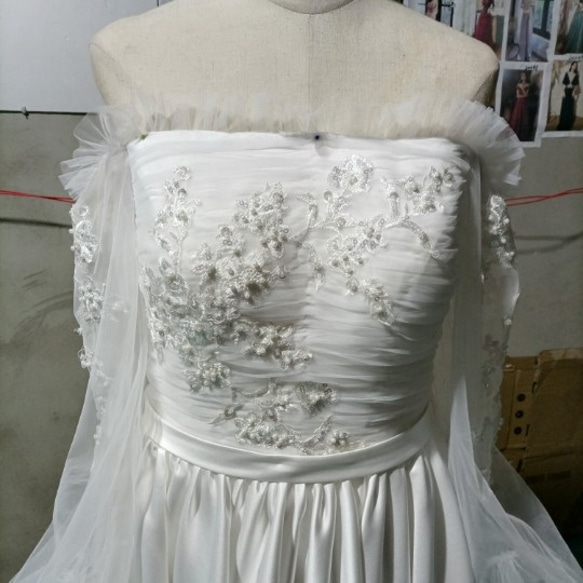 高品質！ホワイト フランス風 ウエディングドレス オフショル 上品透け袖 プリンセ 3枚目の画像