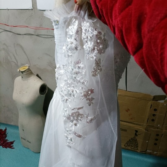 高品質！白色法式露肩婚紗 優雅透明袖王子 第6張的照片