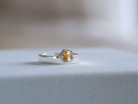 Citrine fimmhyrningur ring　シトリン五角形リング　天然石イエロー　シルバー 3枚目の画像