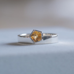 Citrine fimmhyrningur ring　シトリン五角形リング　天然石イエロー　シルバー 1枚目の画像