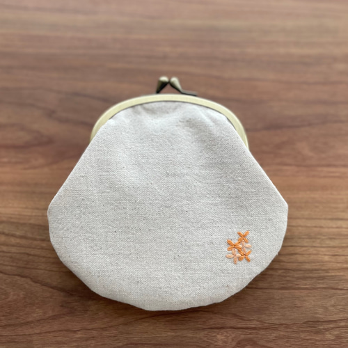 Poppyのがま口ポーチ　手刺繍　ウール刺繍　ハンドメイド Poppyのがま口ポーチ 手刺繍 ウール刺繍 ハンドメイド - 財布
