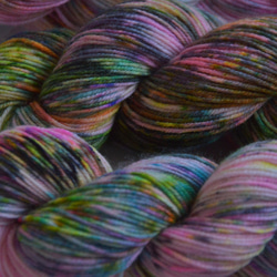 手染め糸　ファインウール　crazy　marble　ソックヤーン　　　 nijiyarn 2枚目の画像