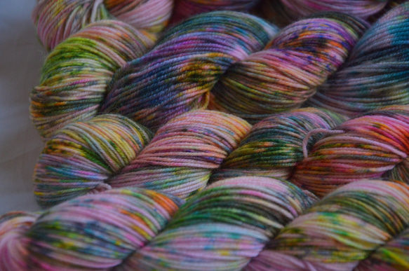 手染め糸　ファインウール　crazy　marble　ソックヤーン　　　 nijiyarn 6枚目の画像