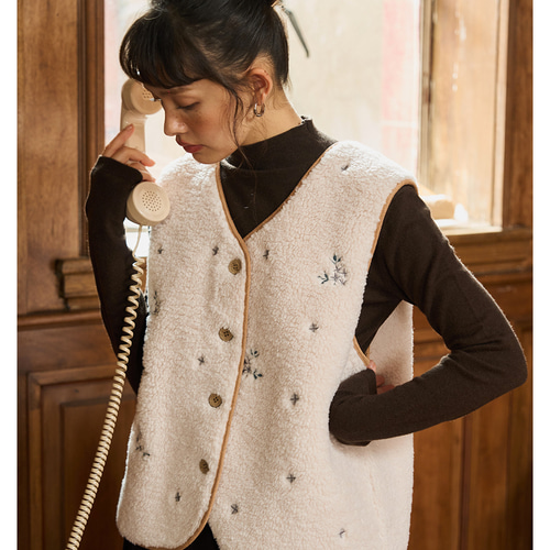 【最終値下げ価格】コート　ファーコート　刺繍　ジャンパー