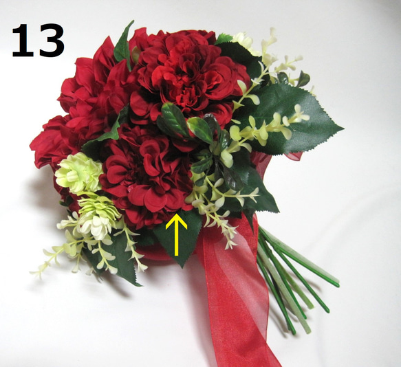 真紅のダリアのクラッチブーケ 