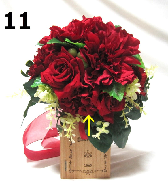 真紅のダリアのクラッチブーケ 