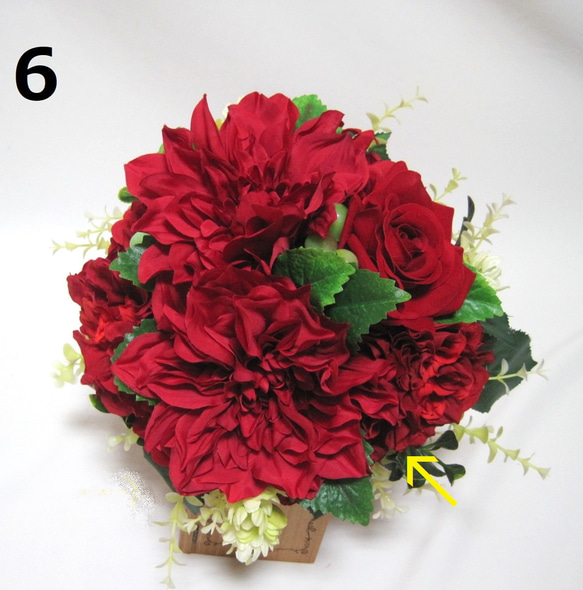 真紅のダリアのクラッチブーケ 