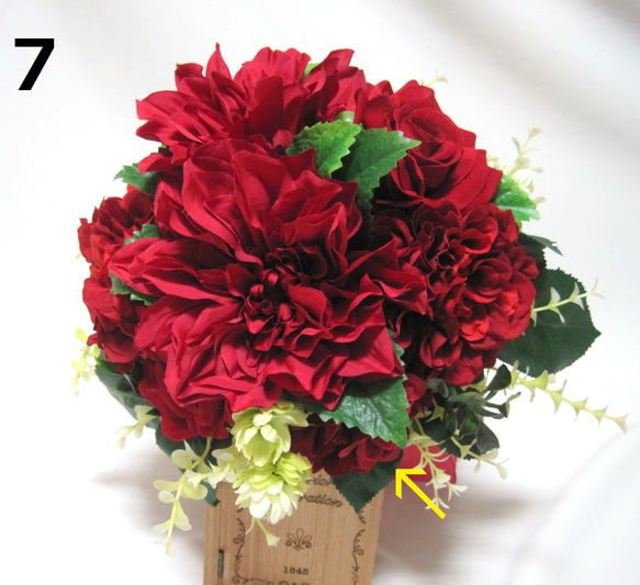 真紅のダリアのクラッチブーケ 