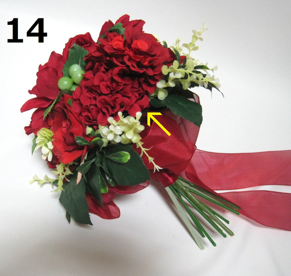 真紅のダリアのクラッチブーケ 