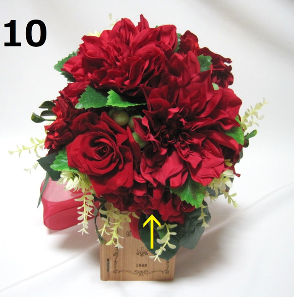 真紅のダリアのクラッチブーケ 