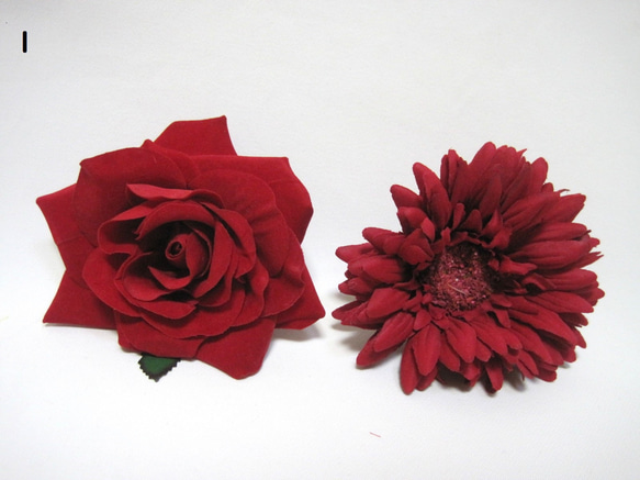 真紅のダリアのクラッチブーケ 