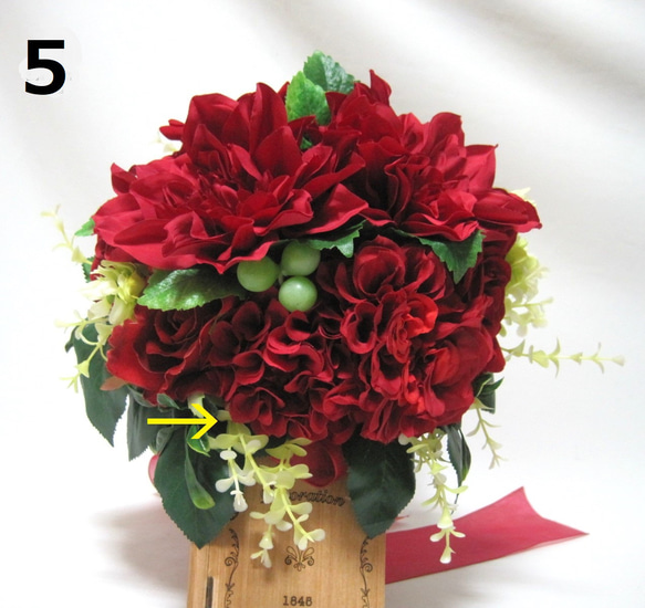 真紅のダリアのクラッチブーケ 