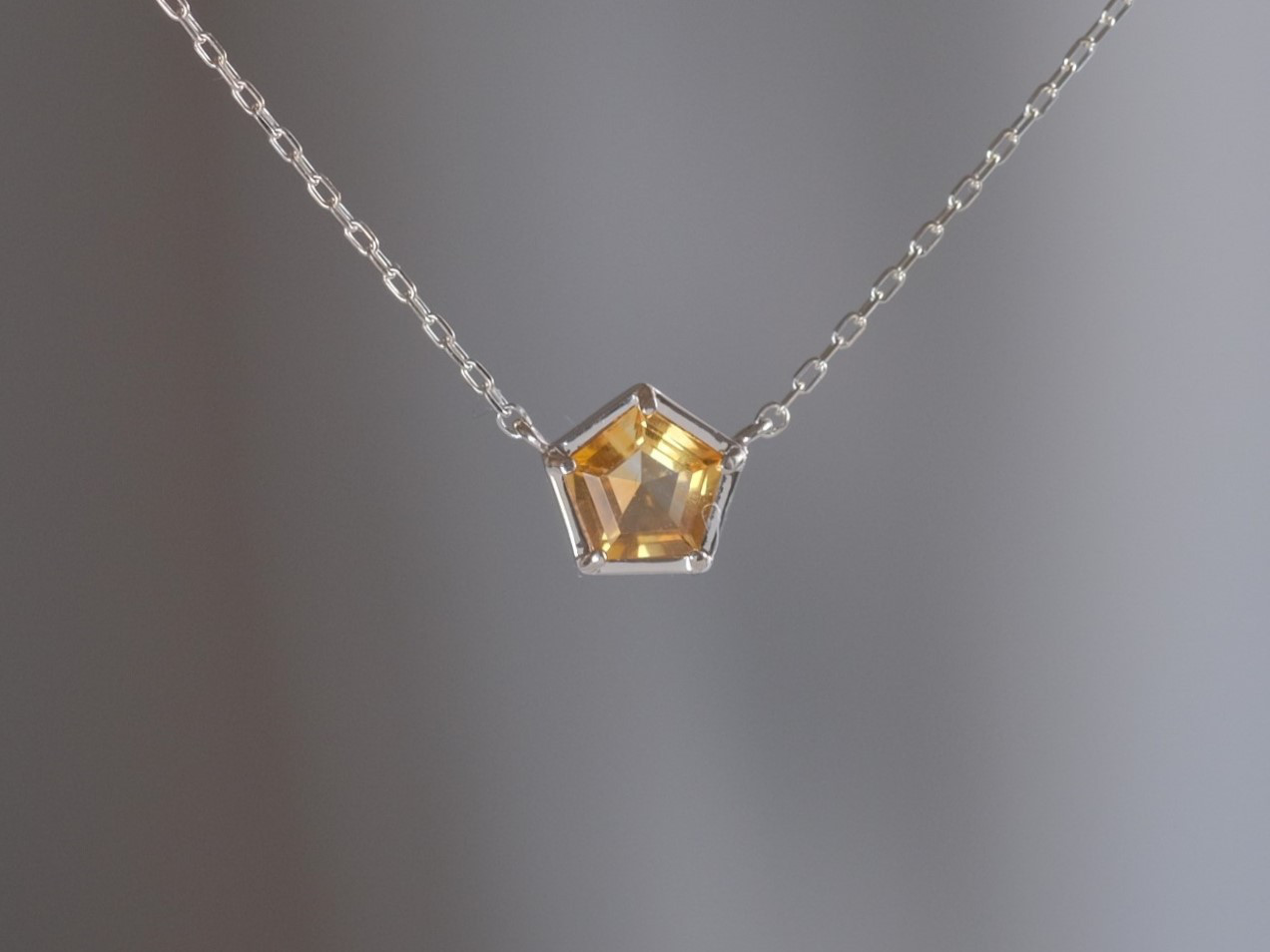 K10yg Citrine fimmhyrning necklace　シトリン五角形ネックレス　天然石オレンジイエロー