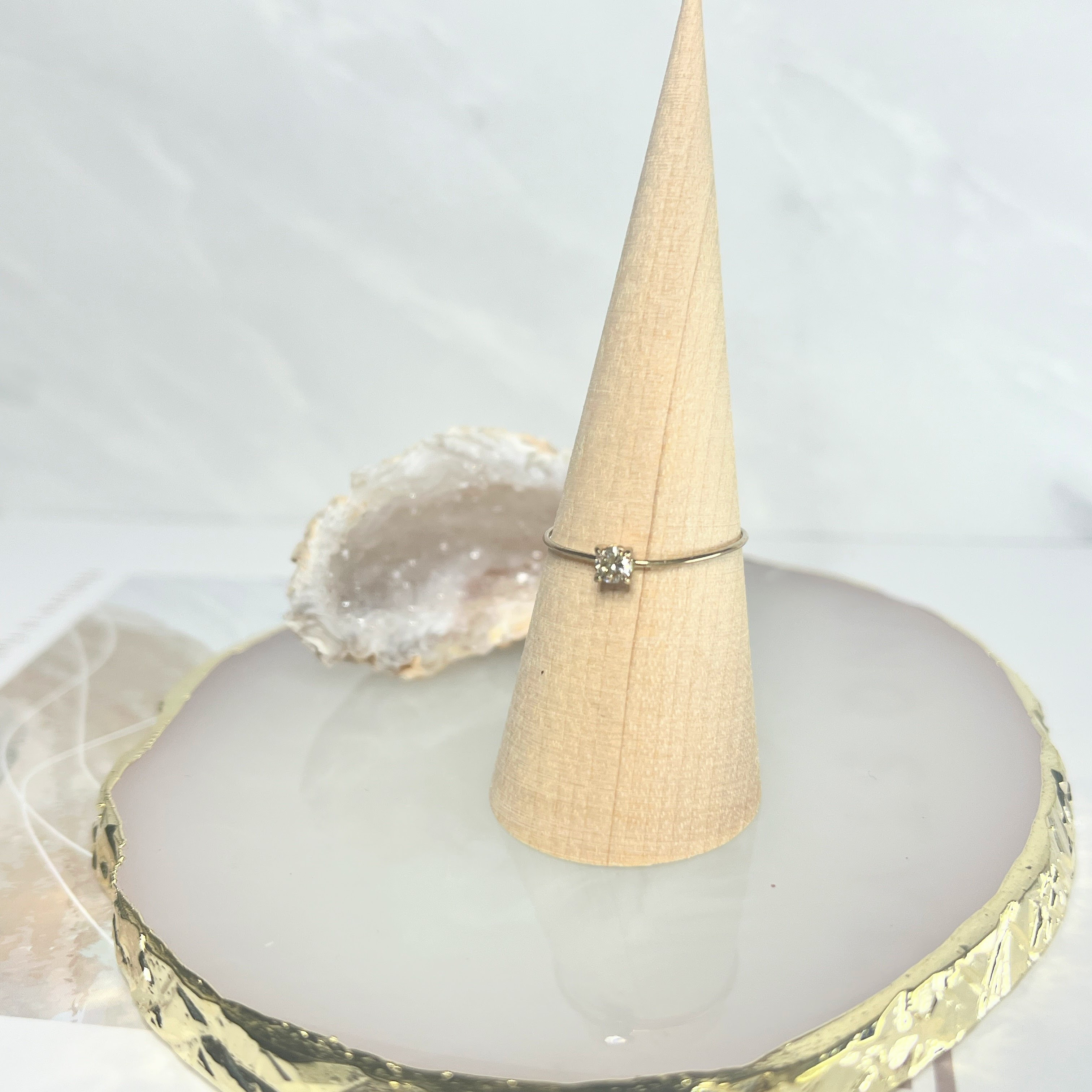 ブラウンダイヤモンドのシンプルリング ゴールドカラー　11号