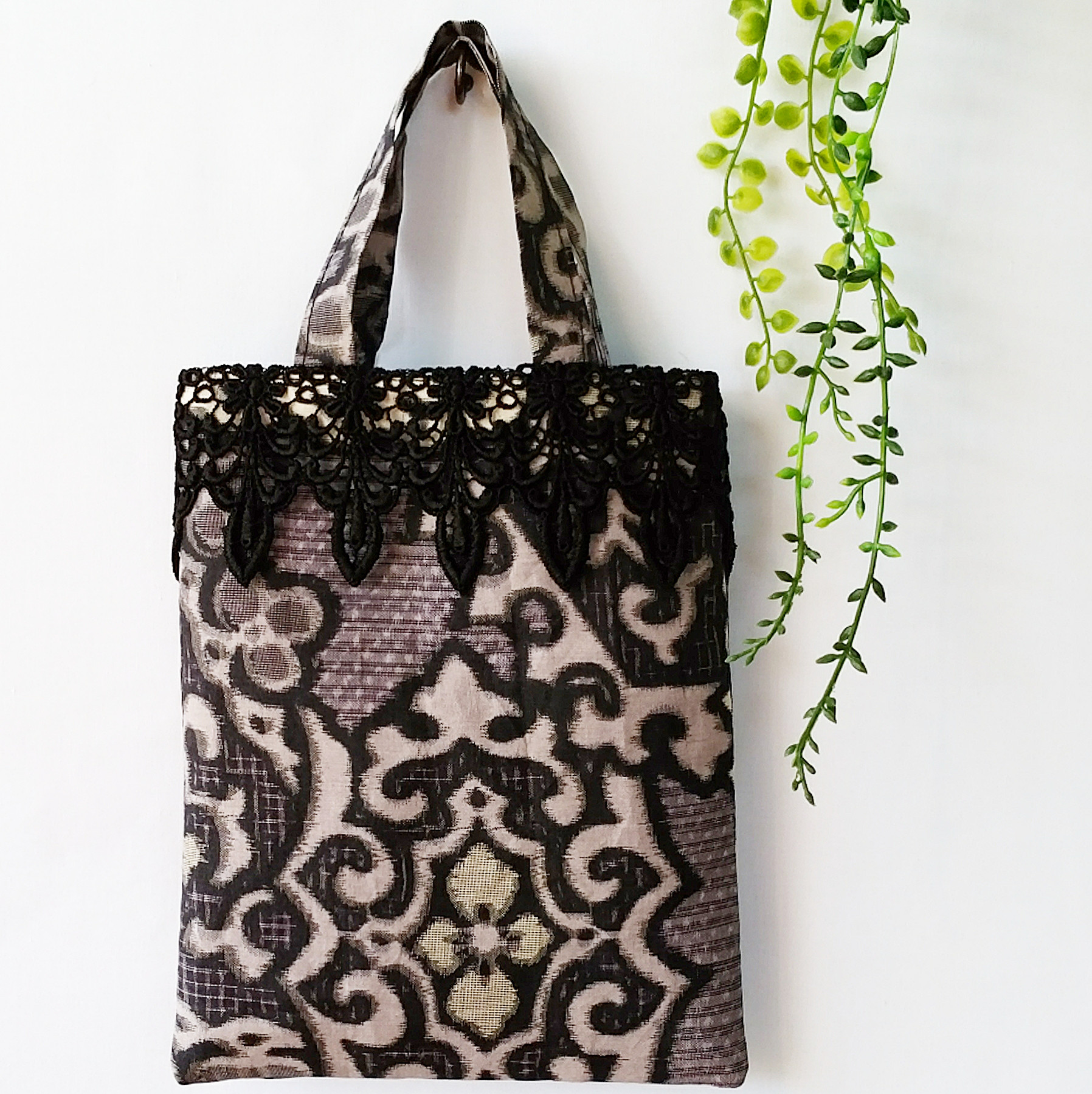 【アンティーク　犬と紬】バンブーバッグ　アンティーク着物　リメイクバッグ