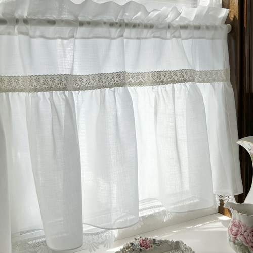 フリルカフェカーテン♡オフホワイト オフホワイト フリル カフェカーテンの通販 by EMI's Garden休業