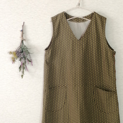 刺繍みたいな小花柄がかわいい コットンのジャンパースカート 1枚目の画像