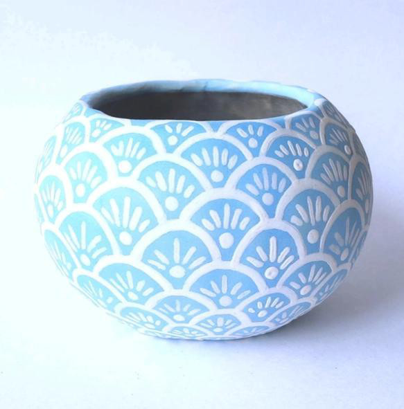 青緑色の陶器製花瓶と多肉植物*3