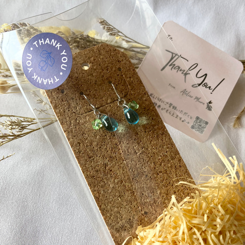 透明なブルーのしずくイヤリング／ピアス 小ぶり 金具変更可