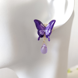 【チェコビーズと羽ばたく蝶々♪】パープルバタフライ。 紫の蝶々 と チェコビーズ。 5枚目の画像