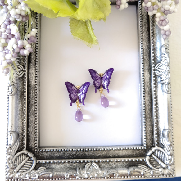 【チェコビーズと羽ばたく蝶々♪】パープルバタフライ。 紫の蝶々 と チェコビーズ。 2枚目の画像