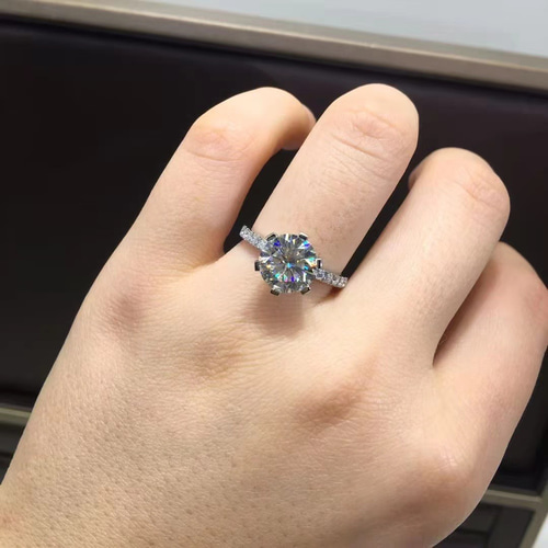 newデザイン】白金の薔薇 モアサナイト ピアス K18WG 目ざとく