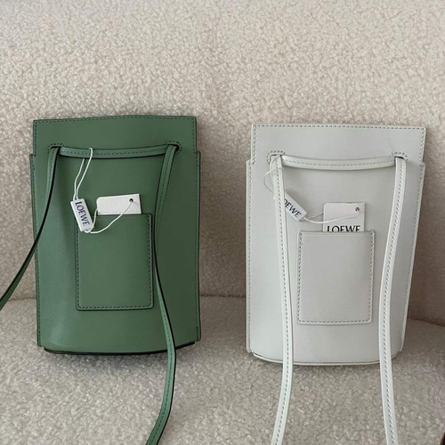 【極美品】ロエベ ダイスポケット ショルダーバッグ アナグラム レザー カーキ LOEWE(ロエベ) Dice Pocket レザーショルダーバッグ アナグラム