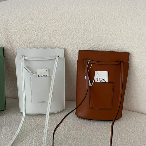 LOEWE(ロエベ) Dice Pocket レザーショルダーバッグ アナグラム