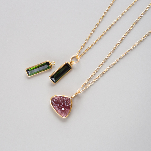 リーフカービング、ピンクトパーズ14kgfチャーム