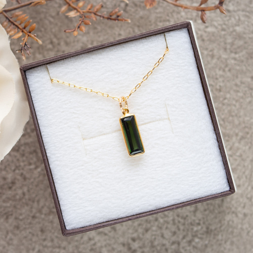グリーントルマリン（レクタングル）チャームネックレス（14KGF