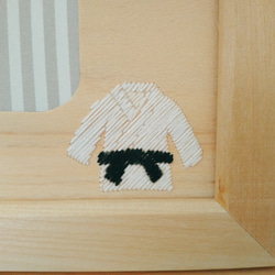 柔道の木刺繍フォトフレーム　黒帯の柔道着 2枚目の画像
