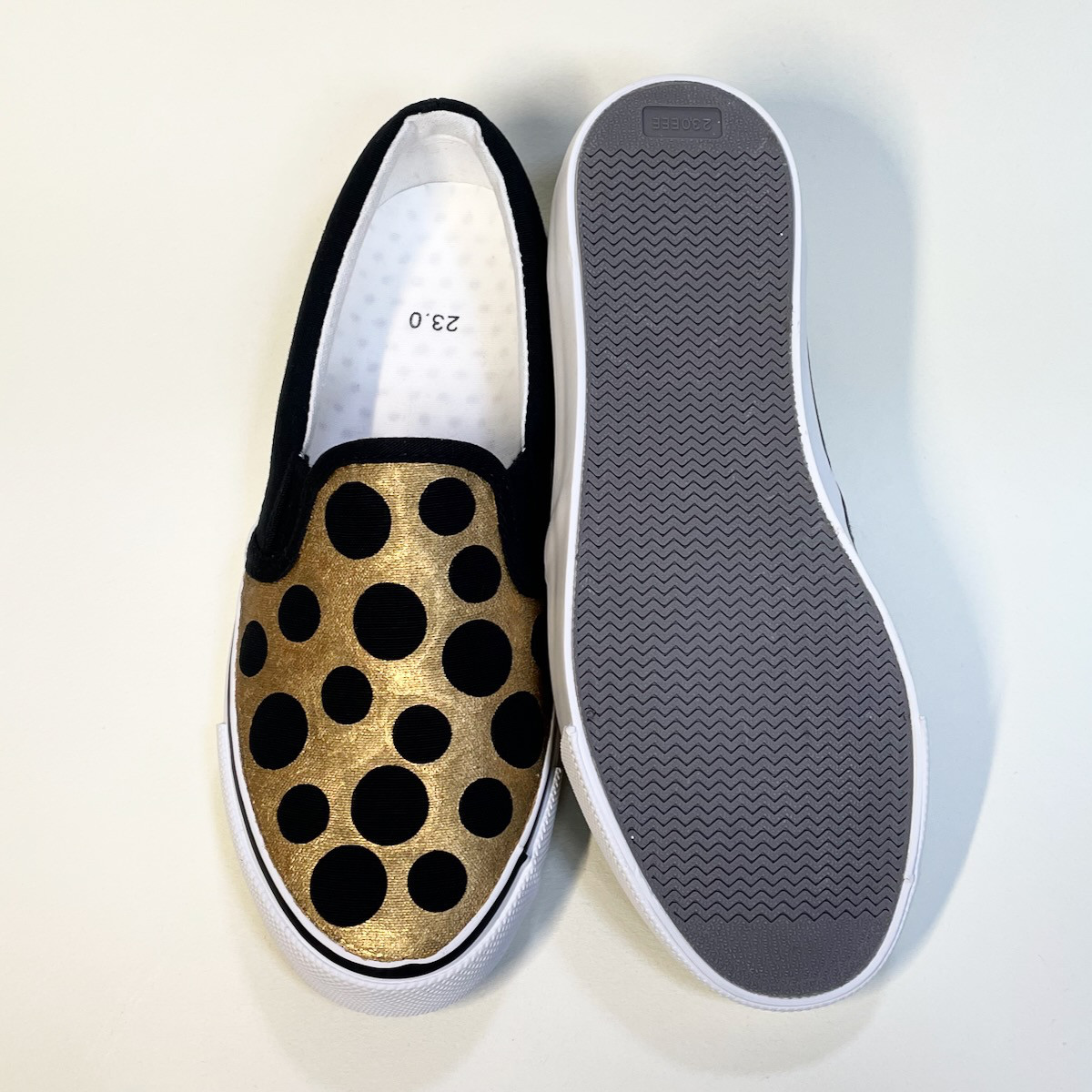 ゴールドと黒水玉スリッポン (撥水加工ver.)  22.0cm〜29.0cm メンズ & レディース