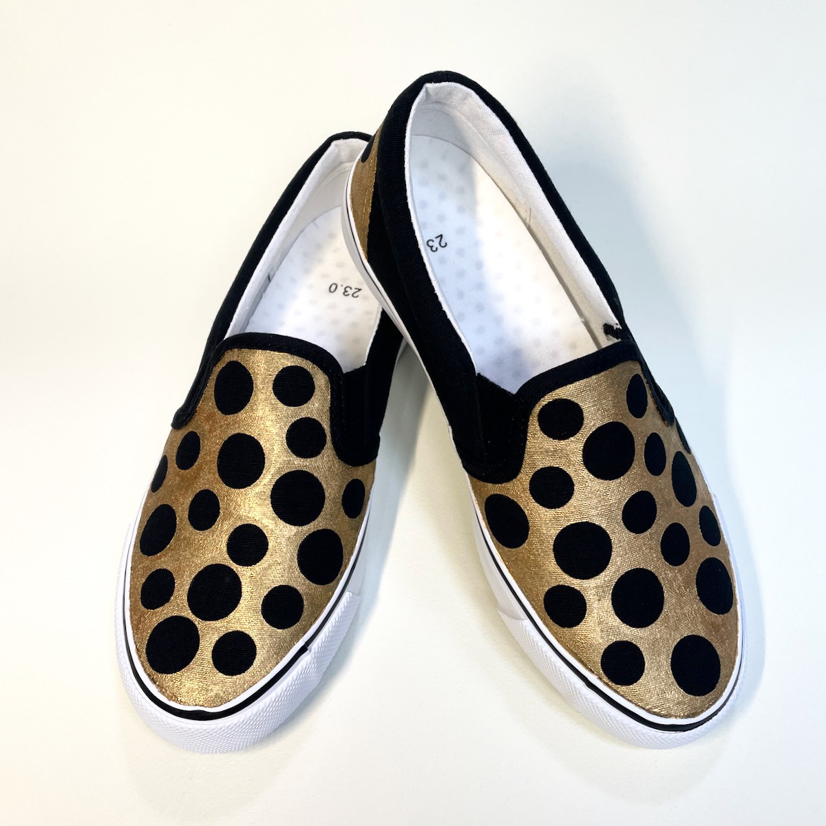 美品　オッフェン　リボン黒白水玉シューズ pointed-RBON / BLACK | Offen