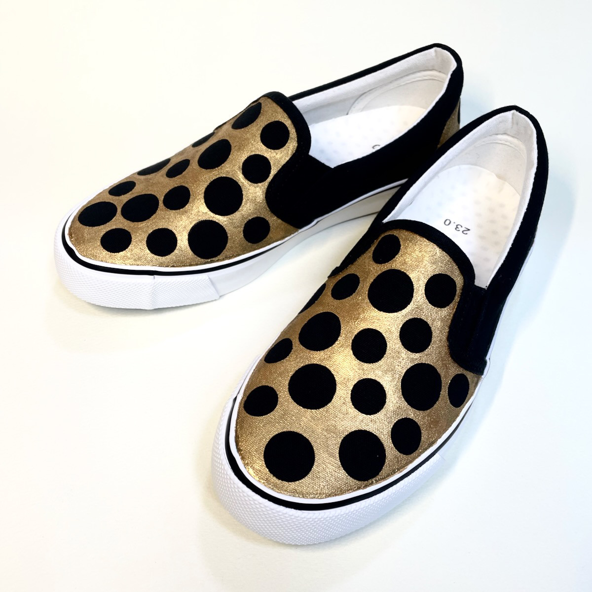 ゴールドと黒水玉スリッポン (撥水加工ver.)  22.0cm〜29.0cm メンズ & レディース