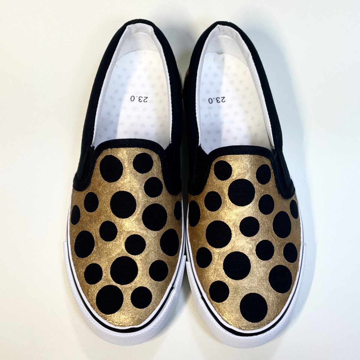 ゴールドと黒水玉スリッポン (撥水加工ver.)  22.0cm〜29.0cm メンズ & レディース