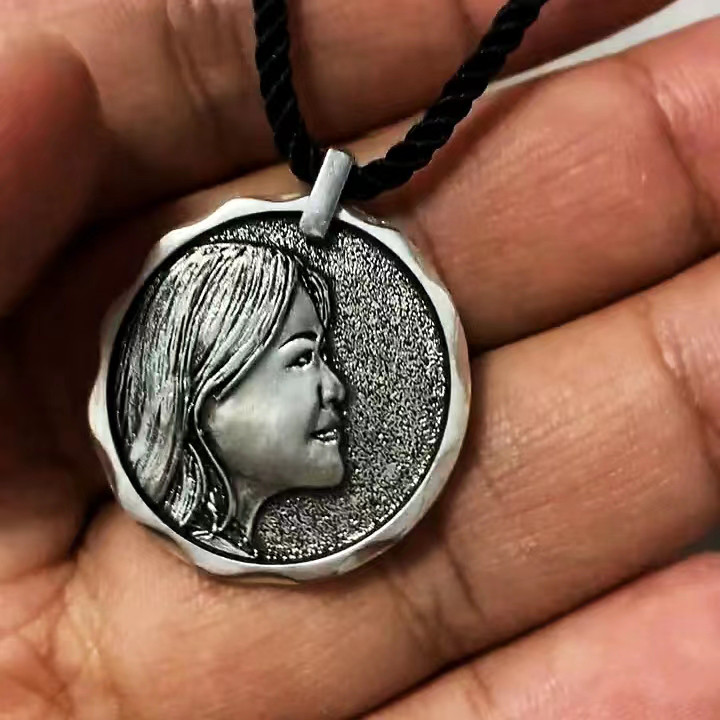 オーダーメイド 名入れネックレスアレルギー対応 名前ネックレス肖像画 ネームネックレス似顔絵 マスターグレードの彫刻