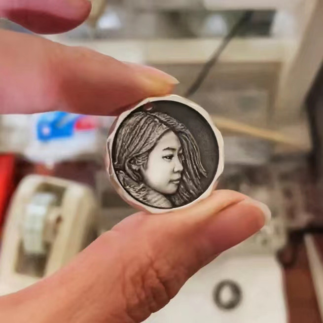 オーダーメイド 名入れネックレスアレルギー対応 名前ネックレス肖像画 ネームネックレス似顔絵 マスターグレードの彫刻