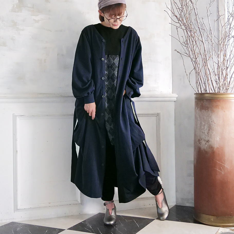ふんわりぽわん袖＊Aライン＊裾くしゅくしゅ2way＊ノーカラー＊ロングガウンコート＊無地＊ネイビー