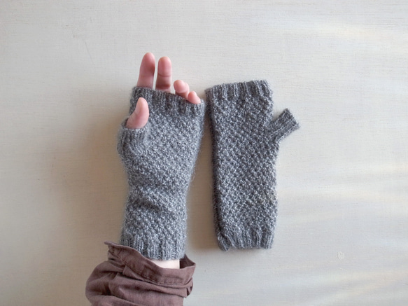 ベビーアルパカとキッドモヘアのアランハンドウォーマー・グレー●受注生産● 2枚目の画像