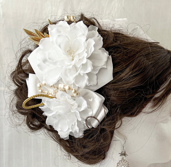 白い花の髪飾り【白×ゴールド色】Uピン 3枚目の画像