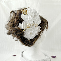 白い花の髪飾り【白×ゴールド色】Uピン 4枚目の画像
