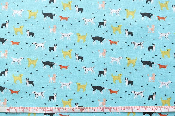 ハーフカットsize！USA製♪『FIGO Fabrics　ドッグラン　ブルー地　小さな犬』～52×50㎝でカット済み～ 2枚目の画像