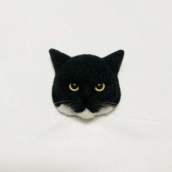 羊毛フェルト 猫ブローチ 黒白 1枚目の画像