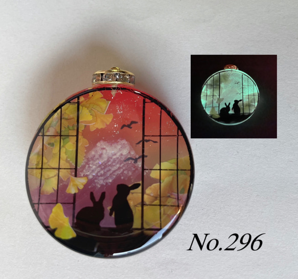 夕夏/レジン/早秋の鹿と親子うさぎ　ススキ　蓄光　オルゴナイトネックレス レジン/秋の富士山 窓辺の親子猫 蓄光 オルゴナイトネックレス
